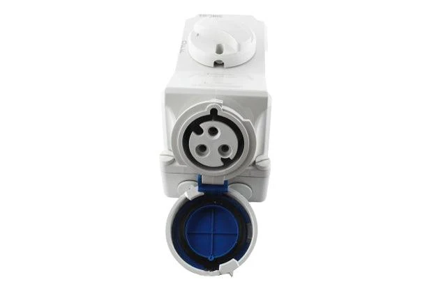 Industrial Plug 3 Pin 32 Amps (with Isolator)