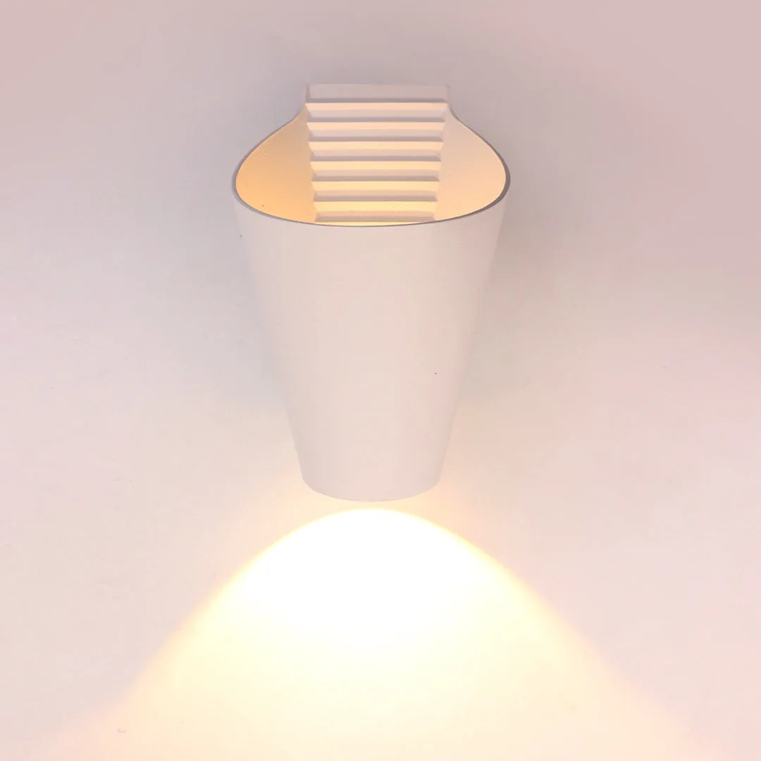 10W LED Outdoor Wall Light – IP54 Warm White