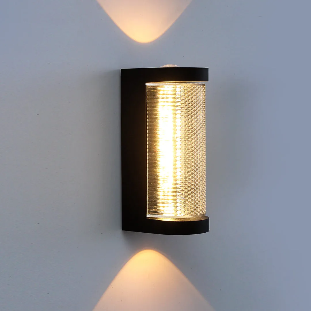 8W LED Outdoor Wall Light – IP44 Warm White